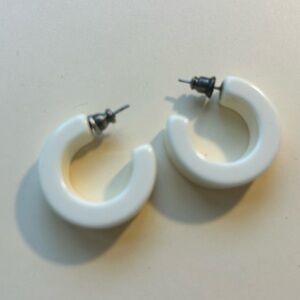Chunky White Vintage C Shaped Hoop Earrings Pierced Costume Jewelry Mod Modern
